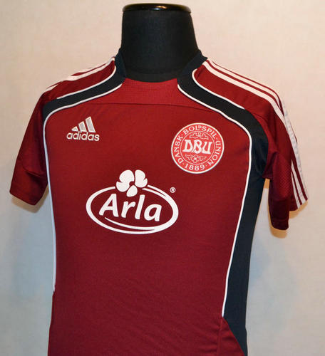 maillot danemark réplique 2009 rétro