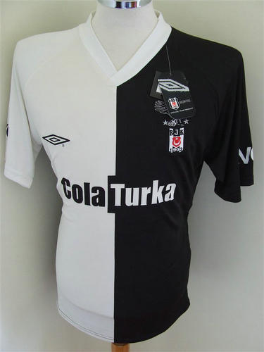 maillot de foot beşiktaş jk third 2005-2006 rétro