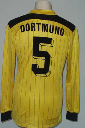 maillot de foot borussia dortmund domicile 1985-1986 pas cher maillot de foot borussia dortmund domicile 1985-1986 pas cher