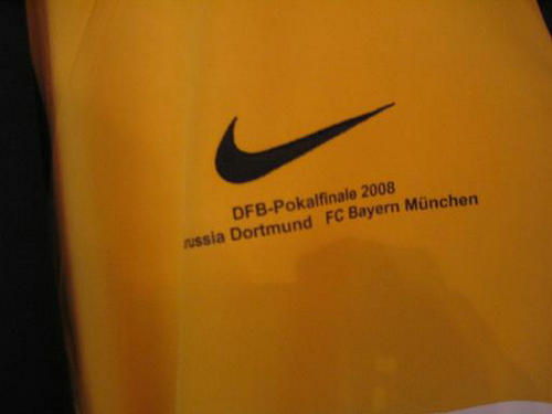 maillot de foot borussia dortmund réplique 2008 pas cher maillot de foot borussia dortmund réplique 2008 pas cher