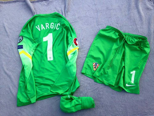 maillot de foot croatie gardien 2014-2015 rétro maillot de foot croatie gardien 2014-2015 rétro