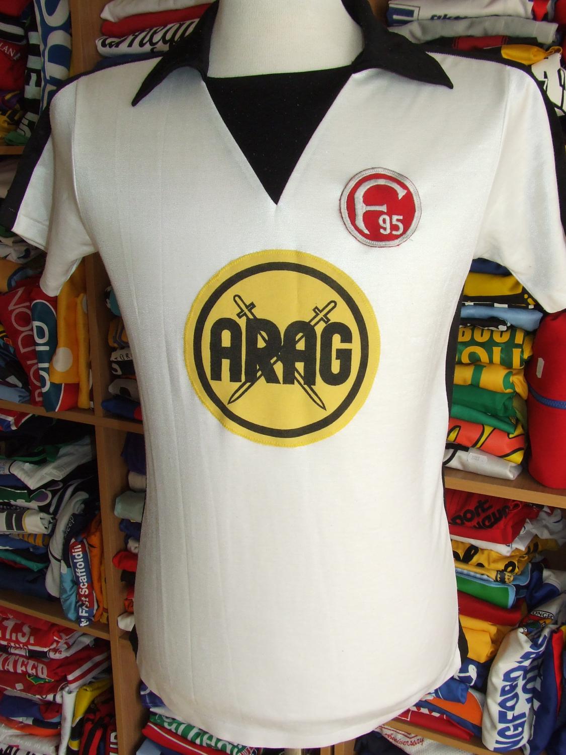 maillot de foot fortuna düsseldorf réplique 1977 rétro