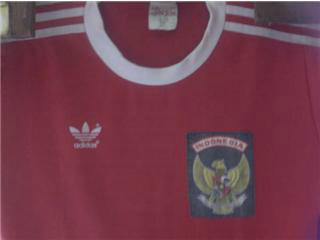 maillot de foot indonésie domicile 1985 rétro