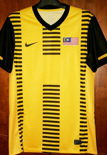maillot de foot malaisie domicile 2010-2011 rétro