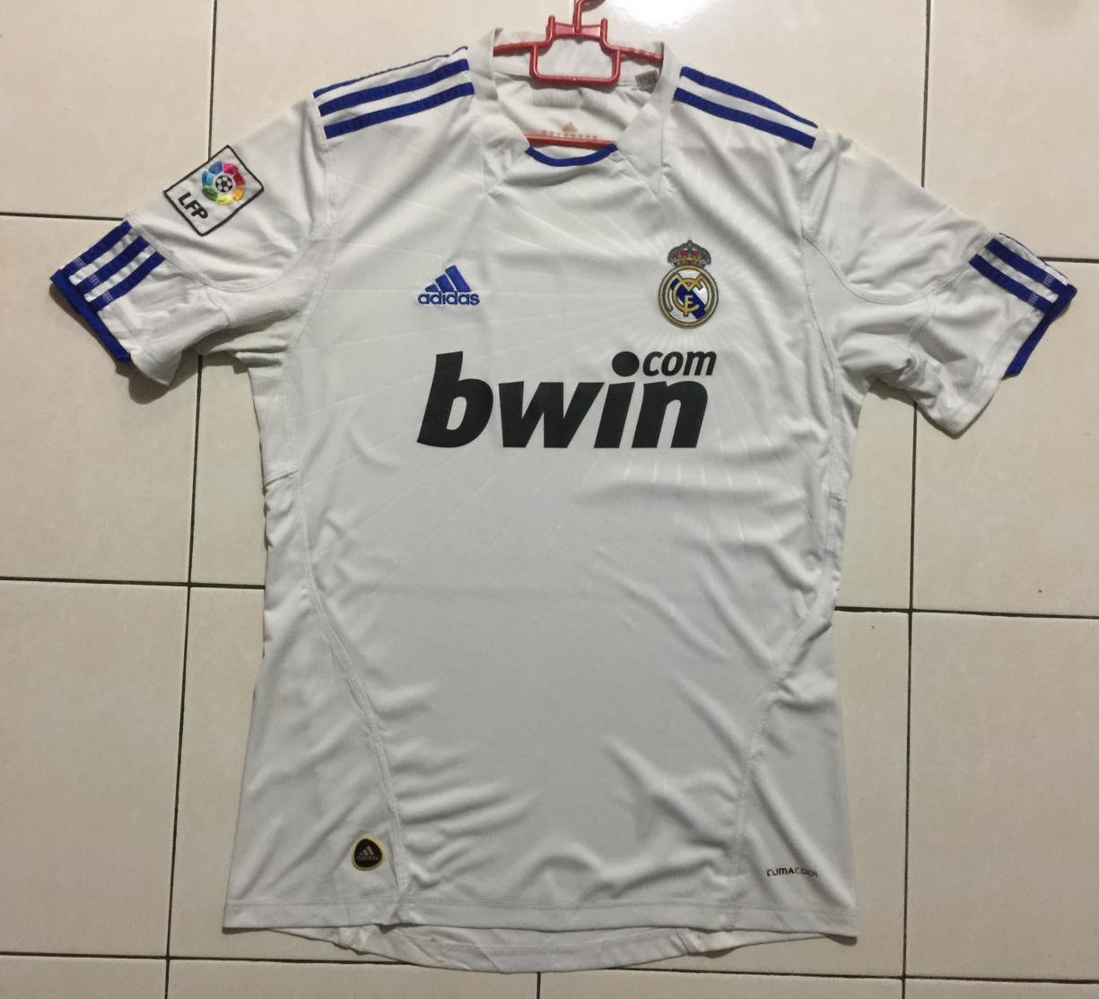 maillot de foot real madrid domicile 2010-2011 rétro