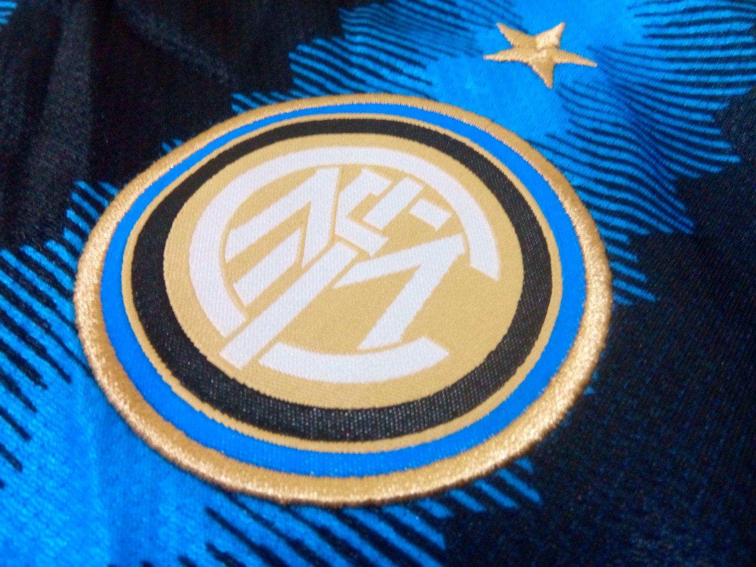 maillot de inter milan domicile 2010-2011 pas cher maillot de inter milan domicile 2010-2011 pas cher