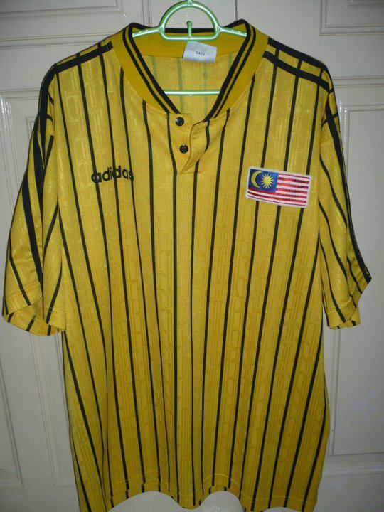 maillot de malaisie domicile 2000 rétro