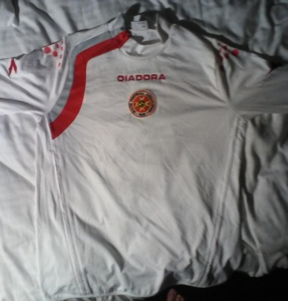 maillot de malte exterieur 2005-2006 rétro