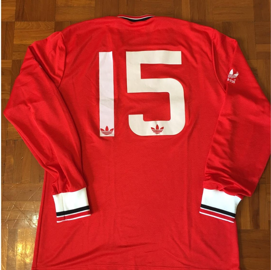 maillot de manchester united domicile 1984-1986 pas cher maillot de manchester united domicile 1984-1986 pas cher
