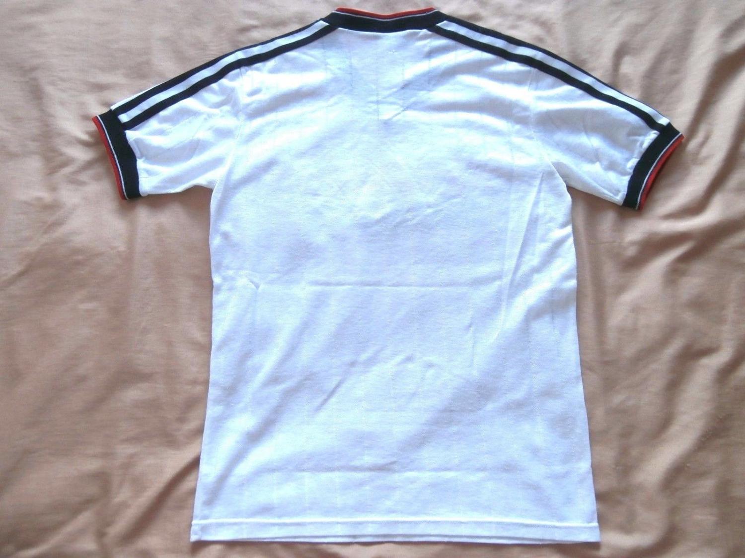 maillot de manchester united exterieur 1982-1984 pas cher maillot de manchester united exterieur 1982-1984 pas cher