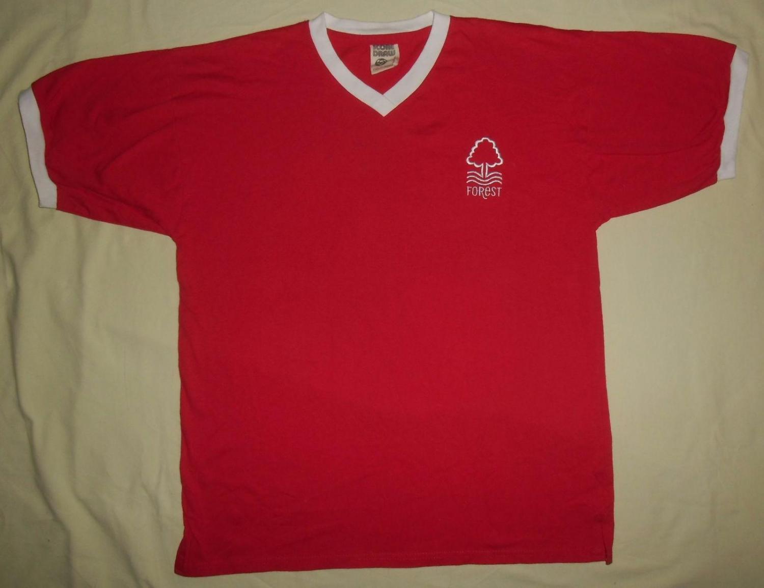 maillot de nottingham forest réplique 1975 pas cher