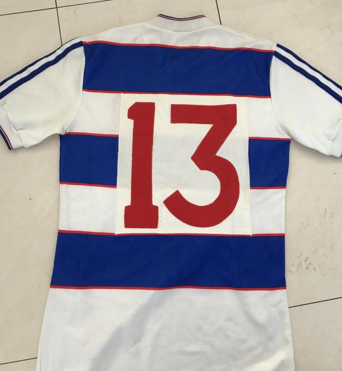 maillot de qpr domicile 1983-1984 rétro