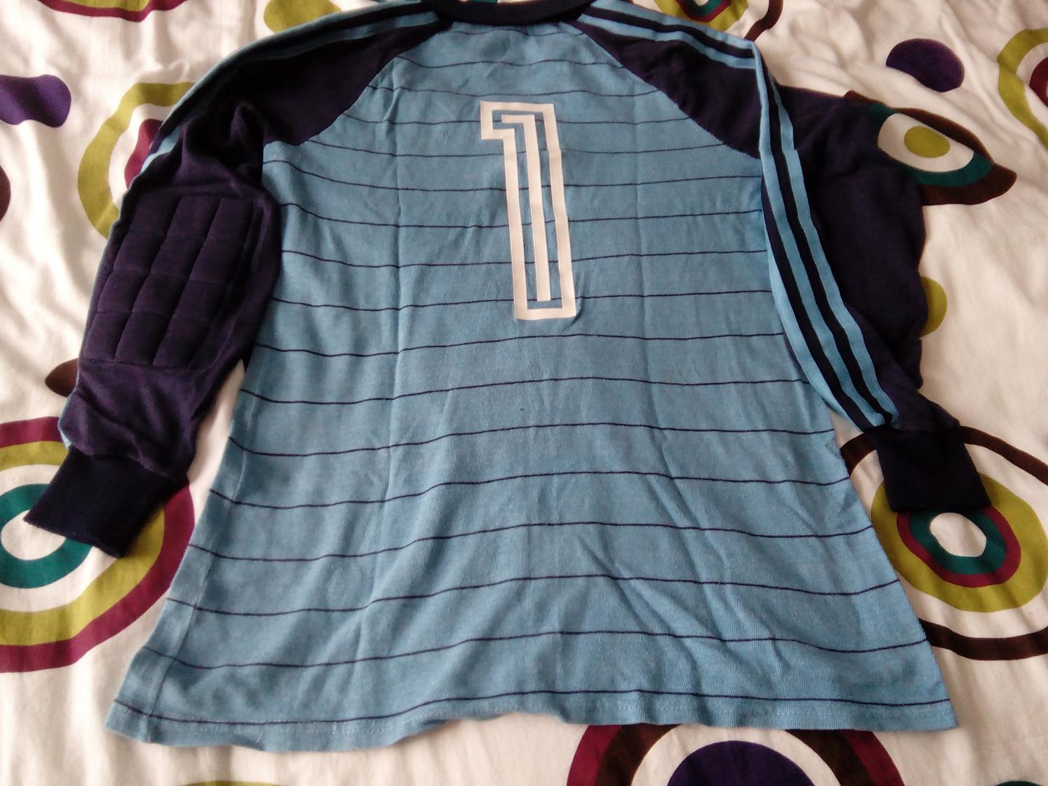 maillot de real sociedad gardien 1981-1982 rétro maillot de real sociedad gardien 1981-1982 rétro