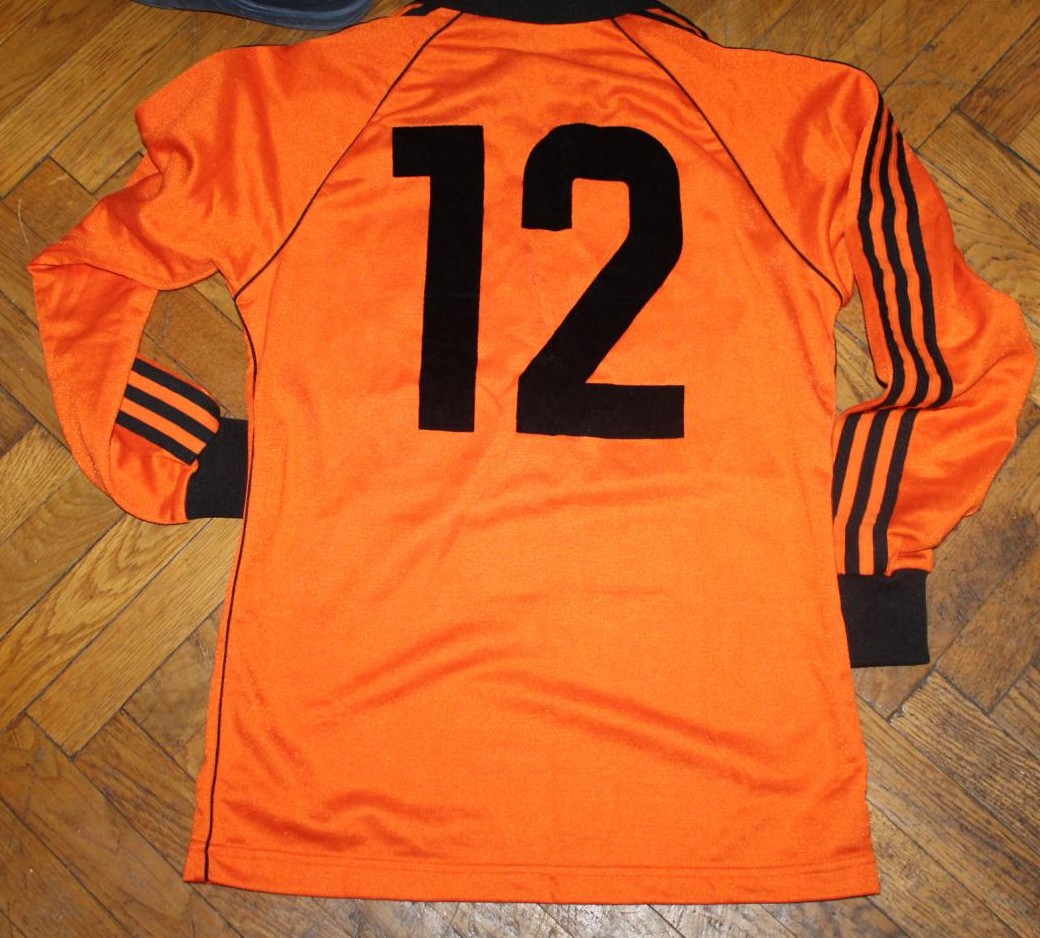 maillot eintracht francfort particulier 1982-1983 rétro maillot eintracht francfort particulier 1982-1983 rétro
