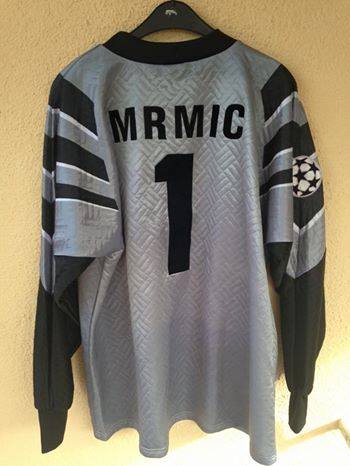 maillot équipe de beşiktaş jk gardien 1997-1998 rétro maillot équipe de beşiktaş jk gardien 1997-1998 rétro