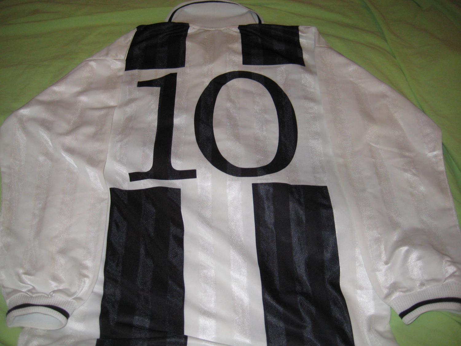 maillot équipe de beşiktaş jk third 1998-1999 rétro maillot équipe de beşiktaş jk third 1998-1999 rétro