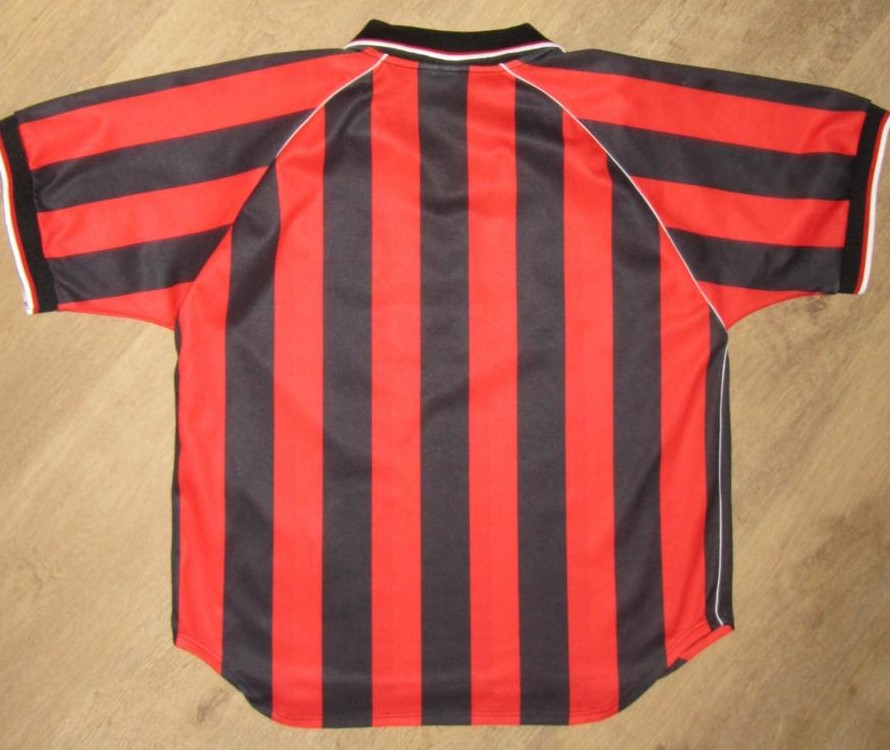 maillot équipe de eintracht francfort domicile 2002-2003 rétro maillot équipe de eintracht francfort domicile 2002-2003 rétro