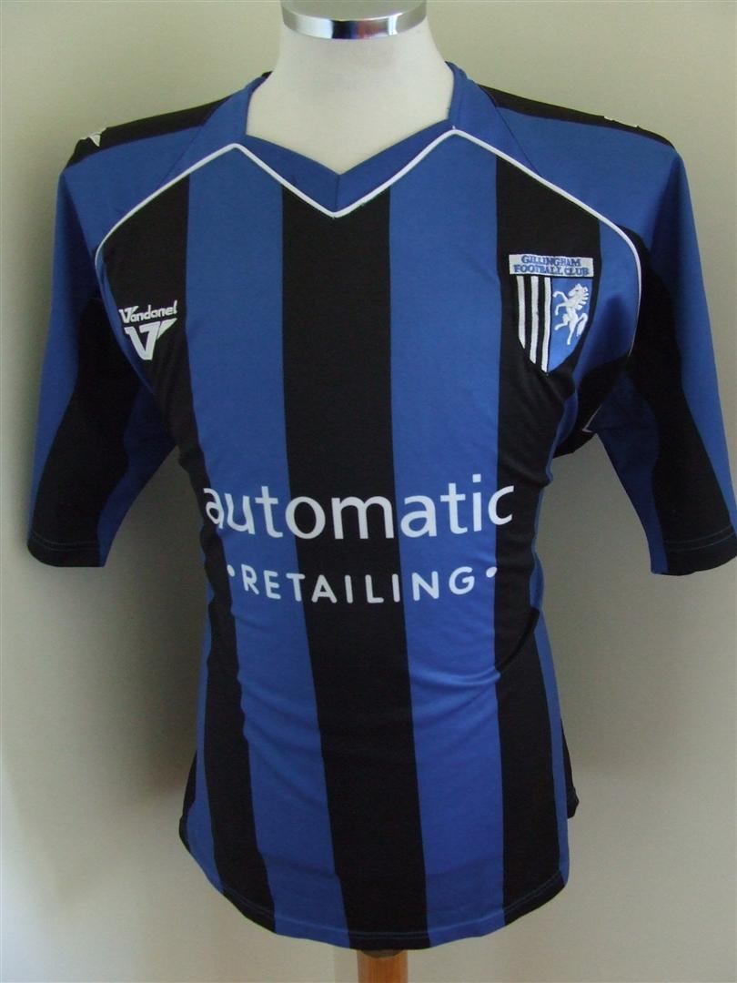 maillot équipe de gillingham domicile 2010-2011 pas cher