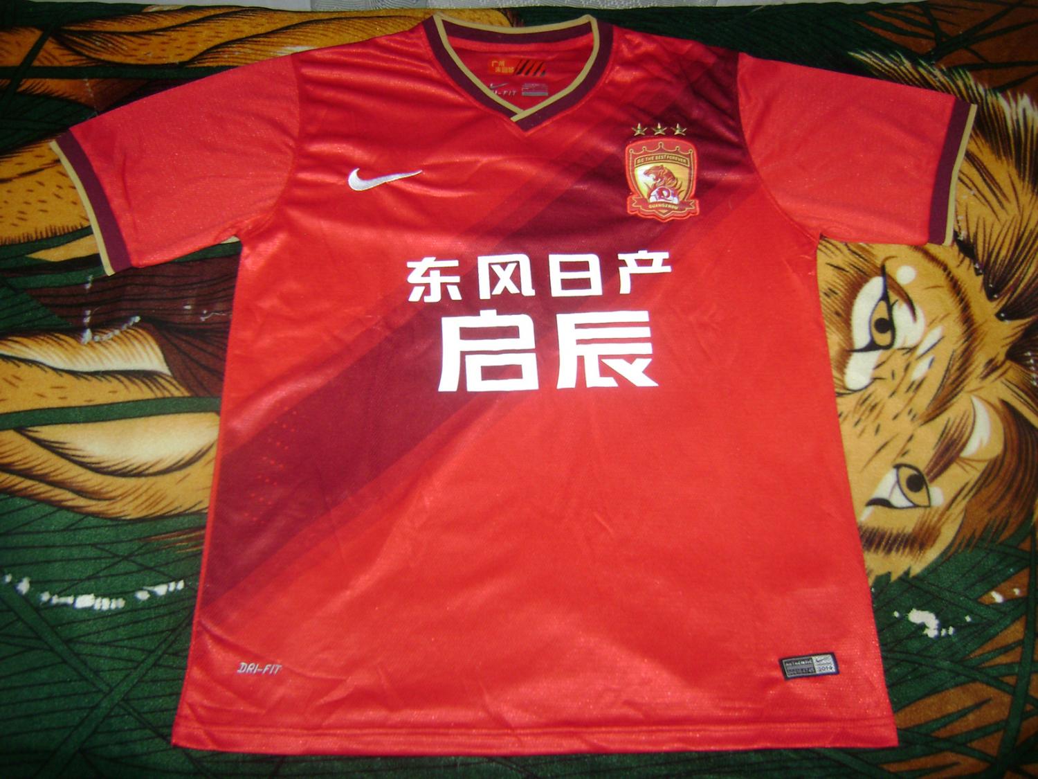 maillot équipe de guangzhou evergrande domicile 2014-2015 rétro