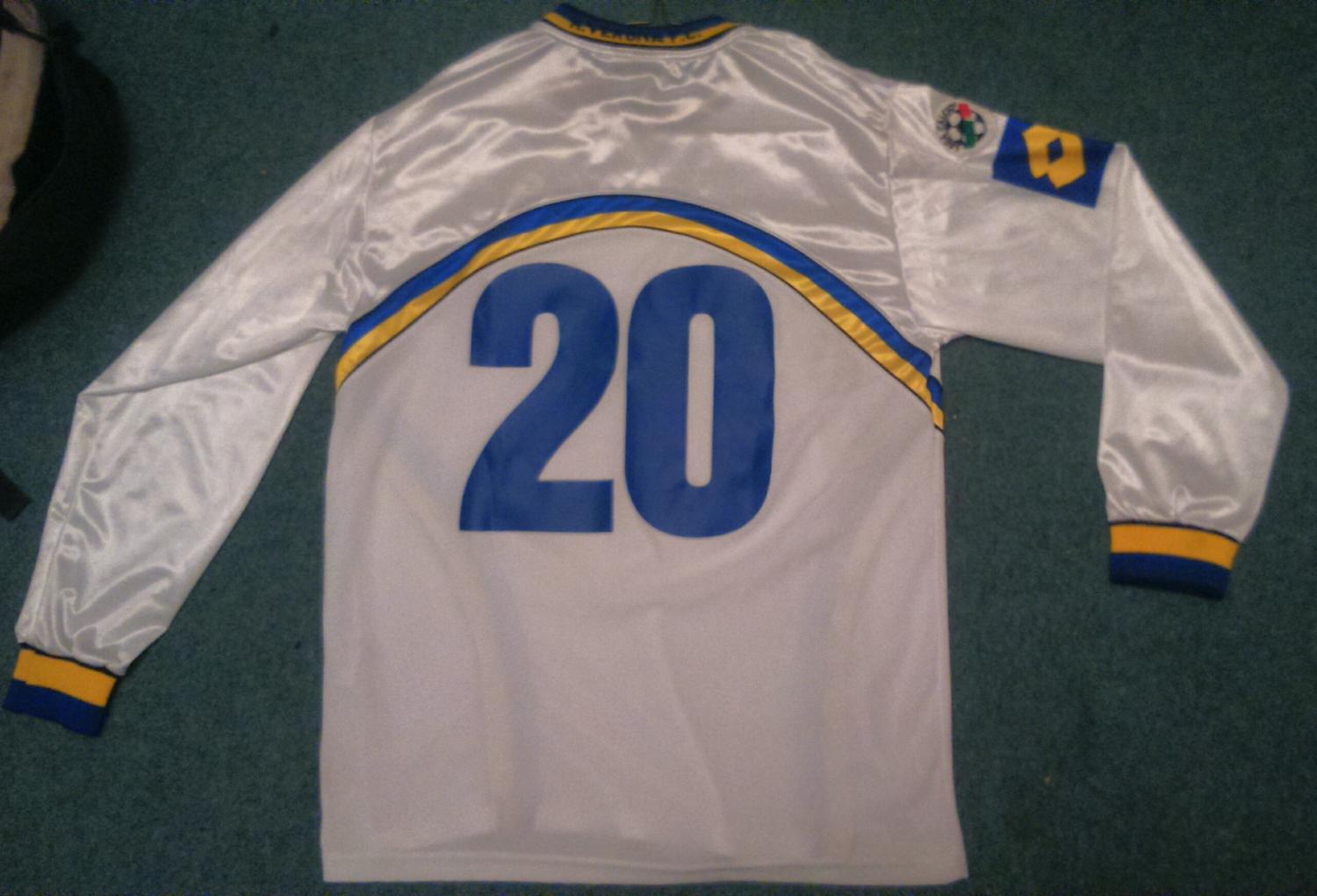 maillot équipe de hellas vérone exterieur 2002-2003 rétro maillot équipe de hellas vérone exterieur 2002-2003 rétro
