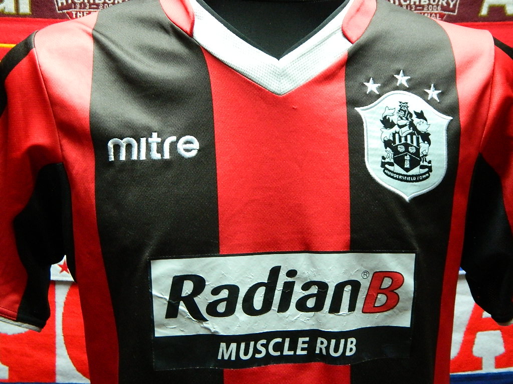 maillot équipe de huddersfield town exterieur 2010-2011 rétro maillot équipe de huddersfield town exterieur 2010-2011 rétro