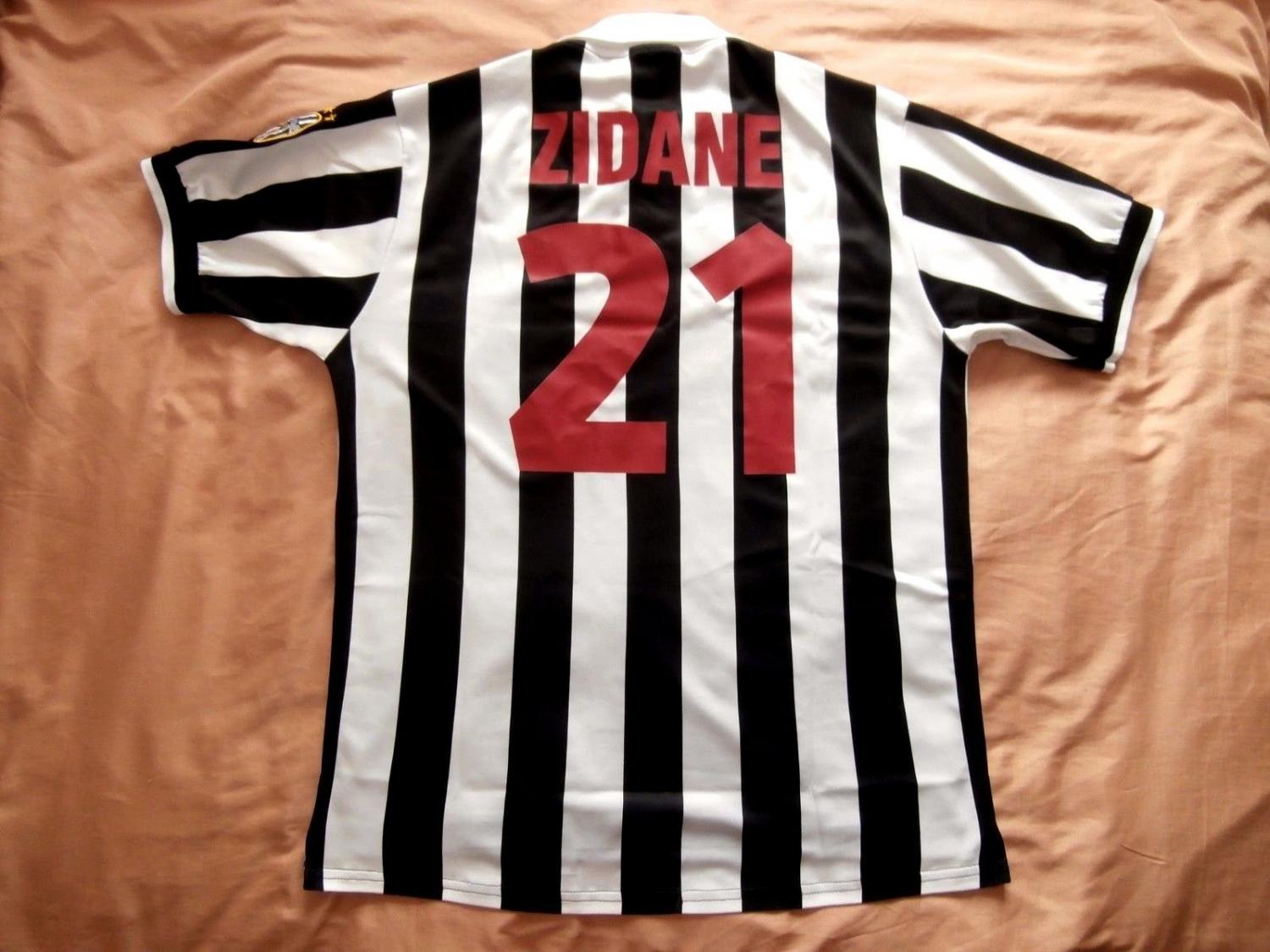 maillot équipe de juventus fc domicile 1998-2000 rétro maillot équipe de juventus fc domicile 1998-2000 rétro