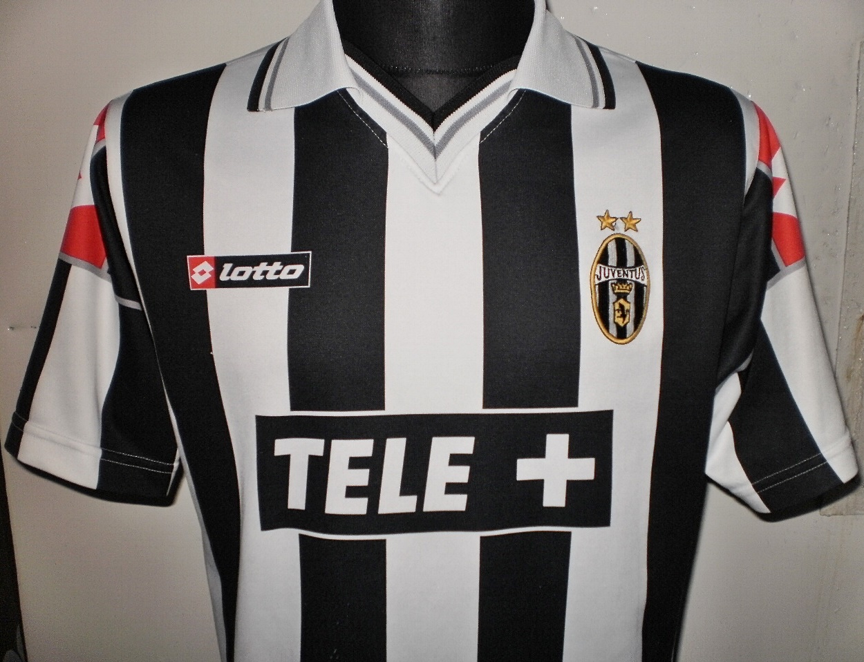 maillot équipe de juventus fc domicile 2000-2001 rétro maillot équipe de juventus fc domicile 2000-2001 rétro