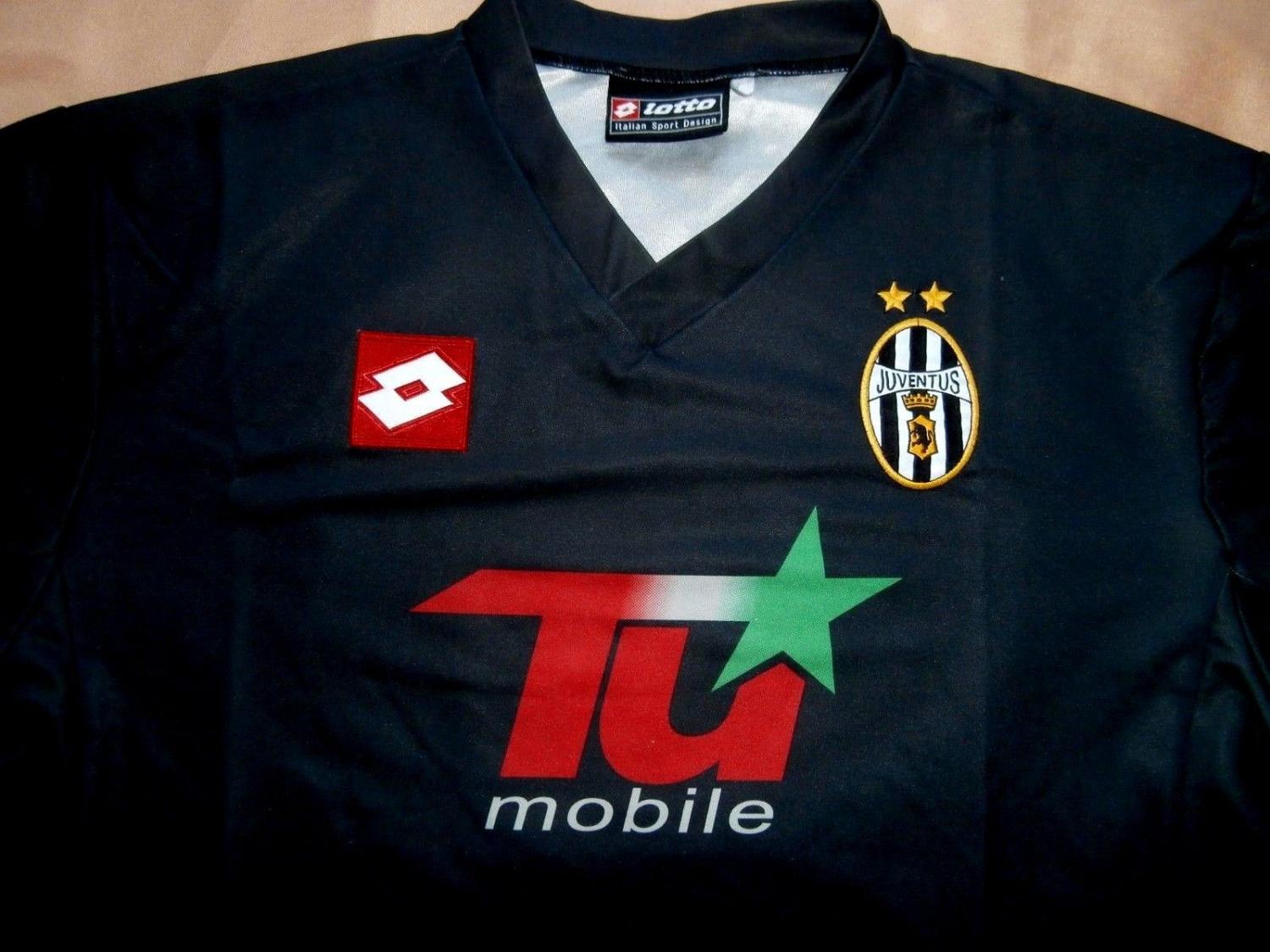 maillot équipe de juventus fc réplique 2001-2002 rétro maillot équipe de juventus fc réplique 2001-2002 rétro