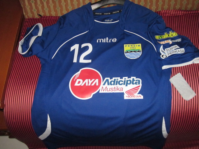 maillot équipe de persib bandung domicile 2011-2012 rétro