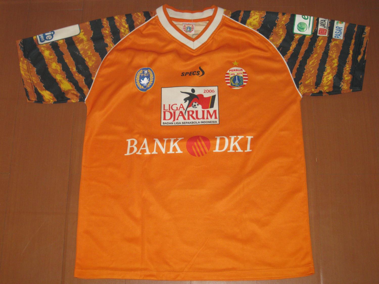 maillot équipe de persija jakarta domicile 2006-2007 rétro