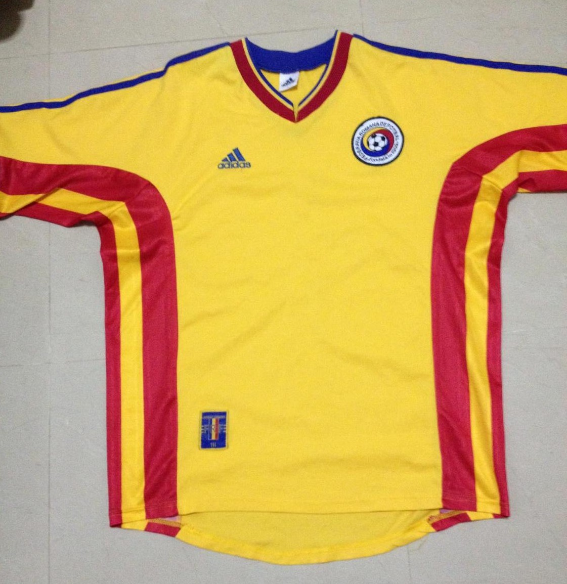 maillot équipe de roumanie domicile 1998-1999 pas cher