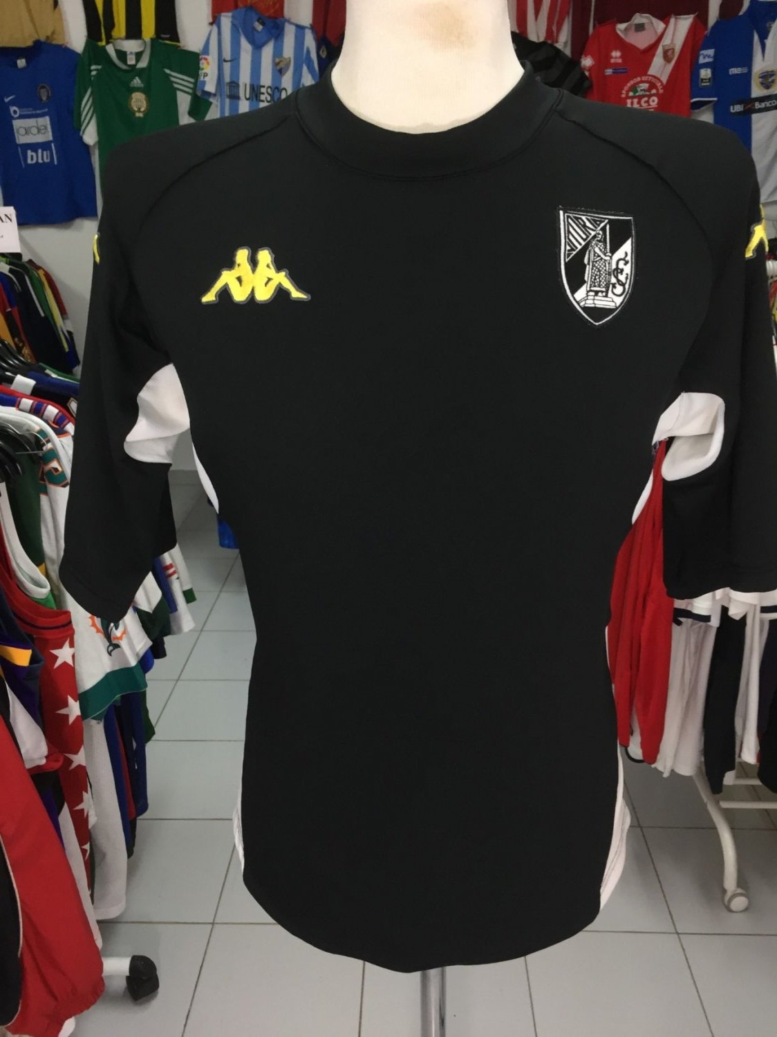 maillot équipe de vitória guimarães exterieur 2004-2005 rétro