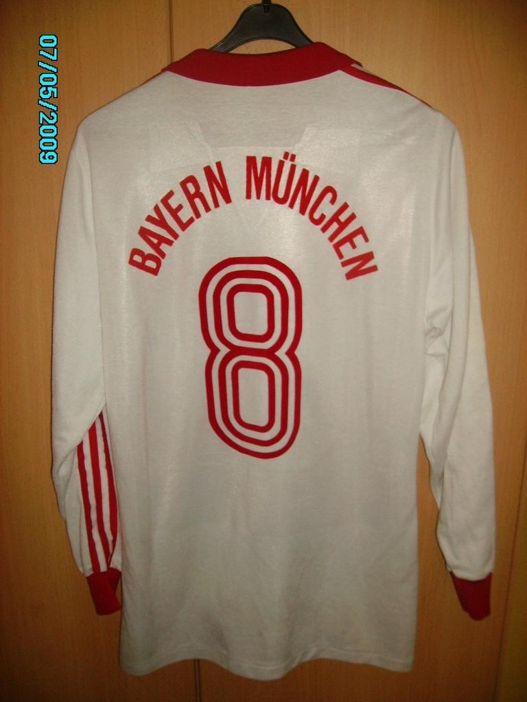 maillot fc bayern munich exterieur 1982-1983 pas cher maillot fc bayern munich exterieur 1982-1983 pas cher