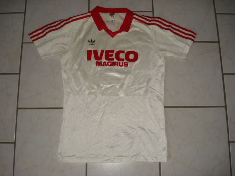 maillot fc bayern munich exterieur 1982-1983 rétro