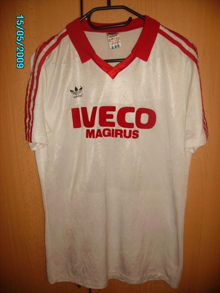 maillot fc bayern munich exterieur 1983-1984 rétro