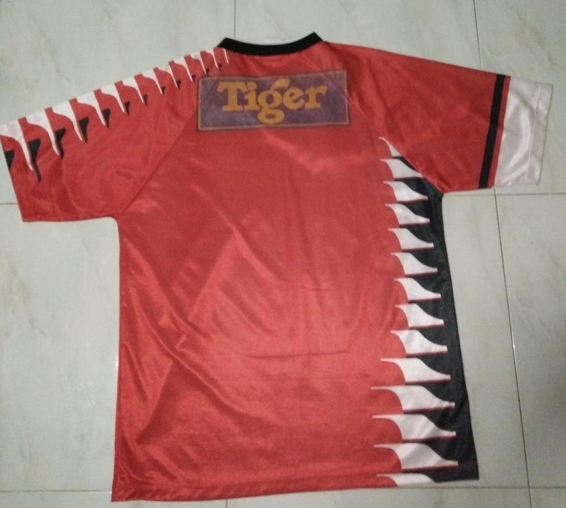 maillot singapour domicile 1994 rétro