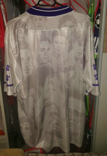 maillots real madrid particulier 1996-1997 pas cher maillots real madrid particulier 1996-1997 pas cher
